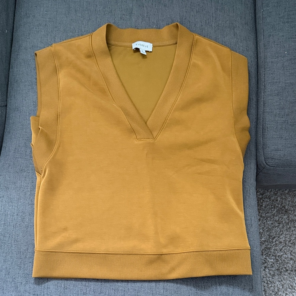 Evereve Mustard V-Neck Sleeveless Knit Top